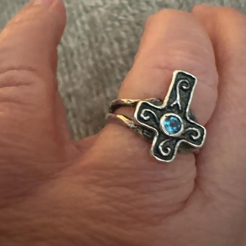 GUC cross Or Paz ring made in Israel. Size 8 stamped .925